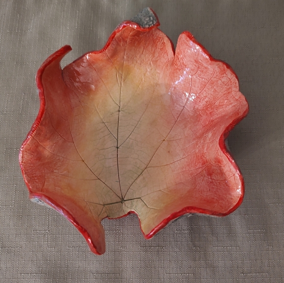 Handmade Pottery Leaf Bowl - Picture 1 of 3